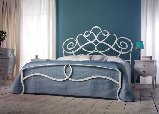 Красивая мебель для спальни - кованные кровати