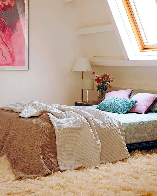 Дизайн спальни на мансардном этаже - Фотографии красивых интерьеров