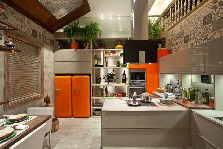 Ретро-холодильники SMEG в современном интерьере кухни