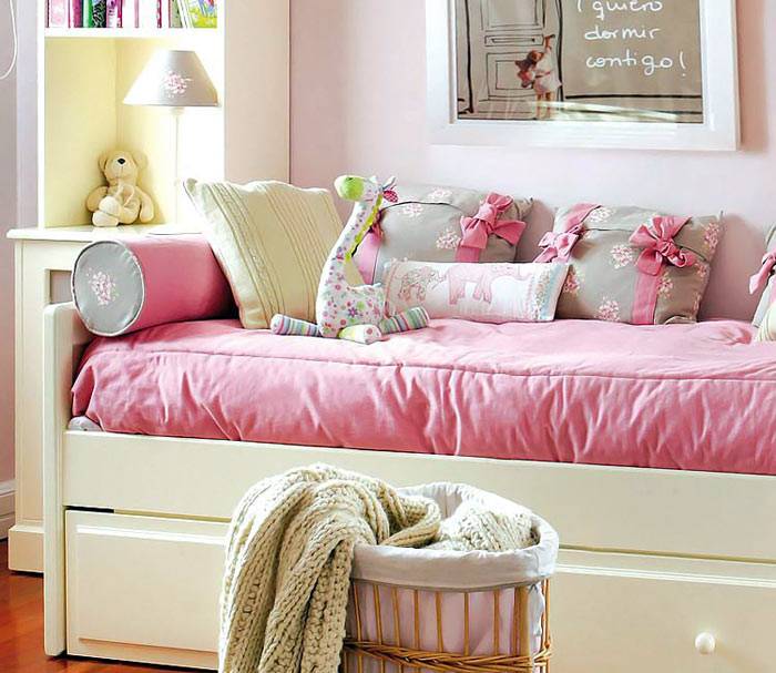 Детская спальня с ванной комнатой в розовом цвете