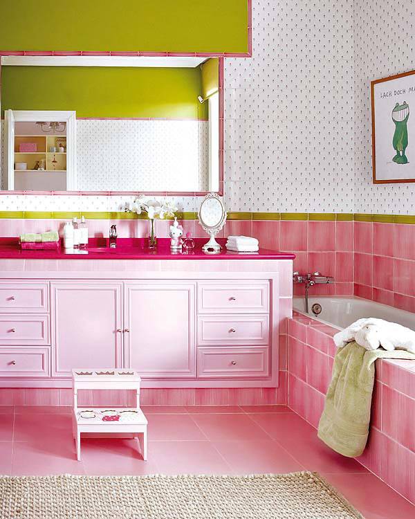 Детская спальня с ванной комнатой в розовом цвете