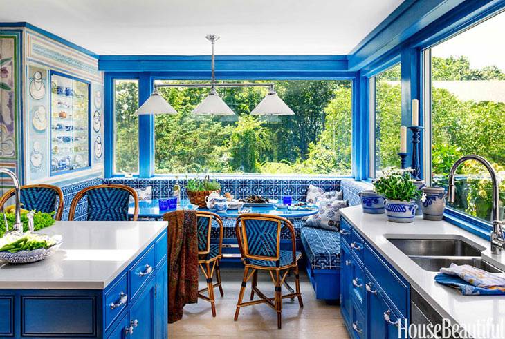 Ярко-синяя кухня - нестандартное решение!