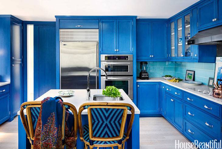 Ярко-синяя кухня - нестандартное решение!