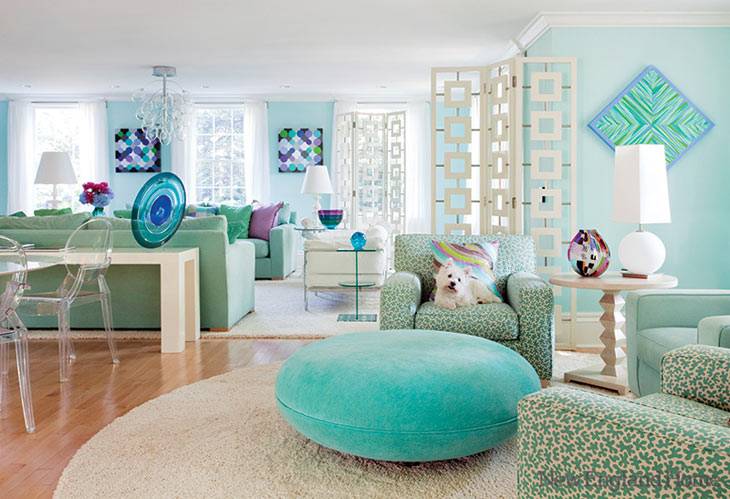Красивая палитра голубого и зеленого цветов в оформлении интерьера дома в США