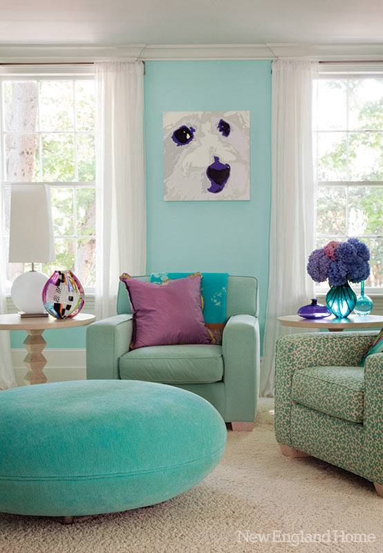 Красивая палитра голубого и зеленого цветов в оформлении интерьера дома в США