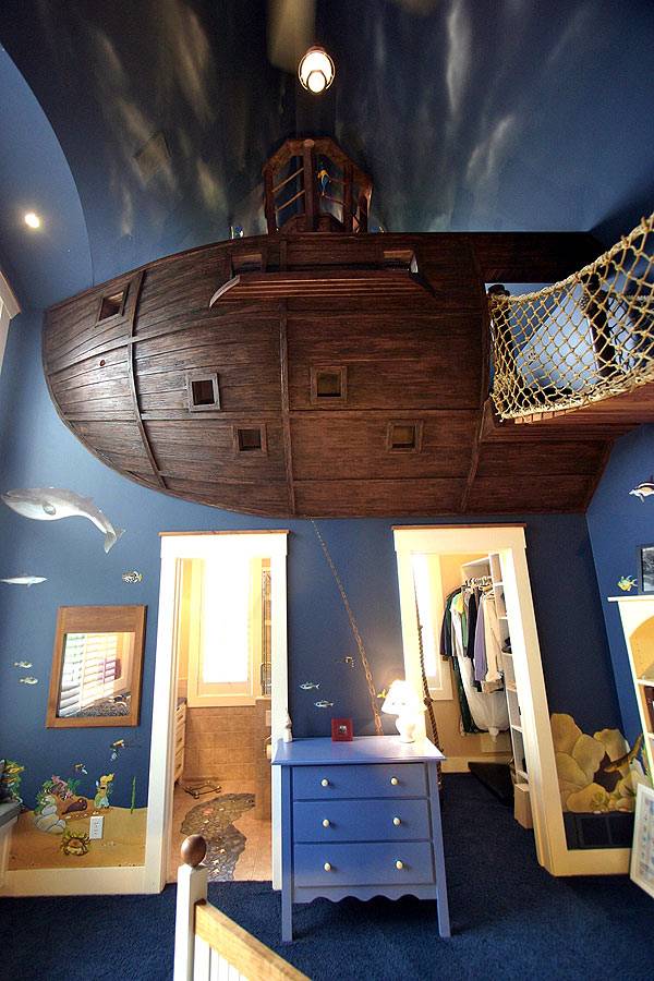 Невероятная детская комната в виде пиратского судна