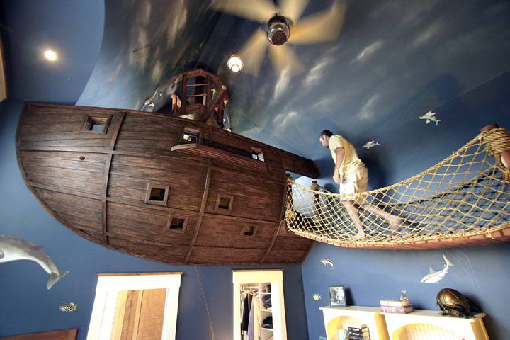Невероятная детская комната в виде пиратского судна