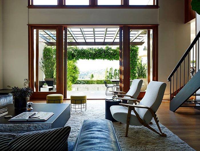 Дом в Сиднее с большой террасой и прекрасным видом (Sarah Davison Interior Design)