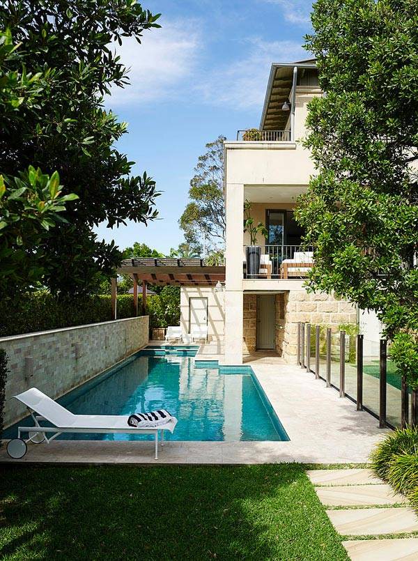 Дом в Сиднее с большой террасой и прекрасным видом (Sarah Davison Interior Design)