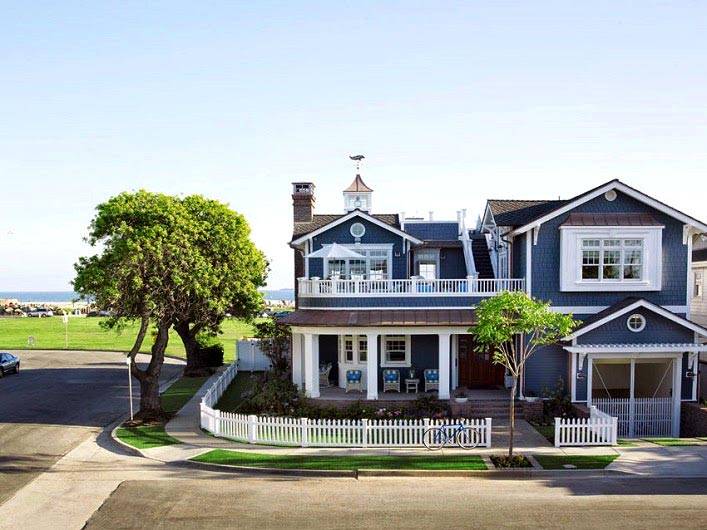Просторный дом на побережье в Калифорнии. Дизайн интерьера Betsy Burnham