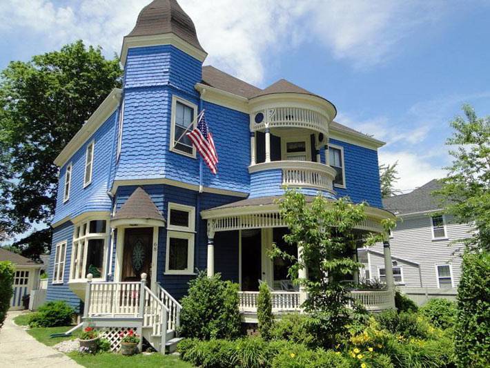 красивый синий дом в Америке