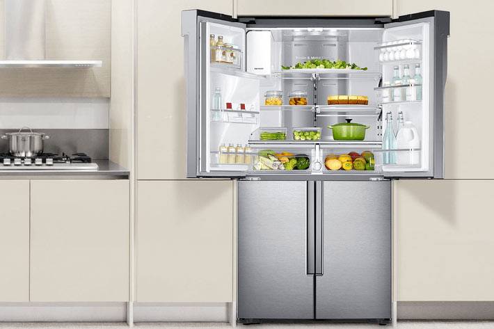 встроенный холодильник Whirlpool на кухне