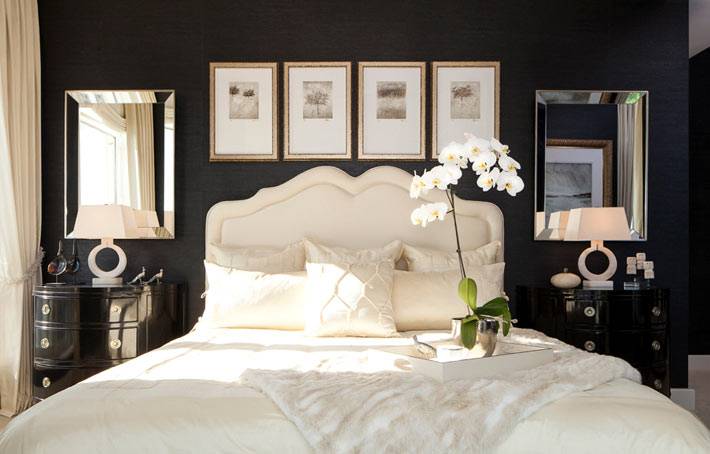 Кремовая кровать на фоне черной стены в дизайне спальни фото