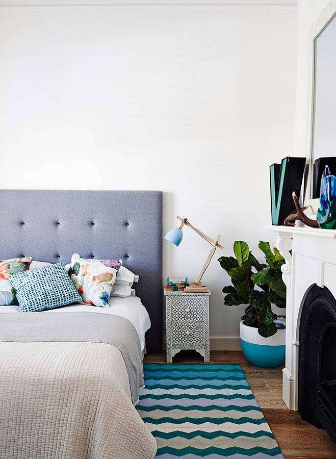 Дизайн спальни с ковром от Fenton&Fenton фото