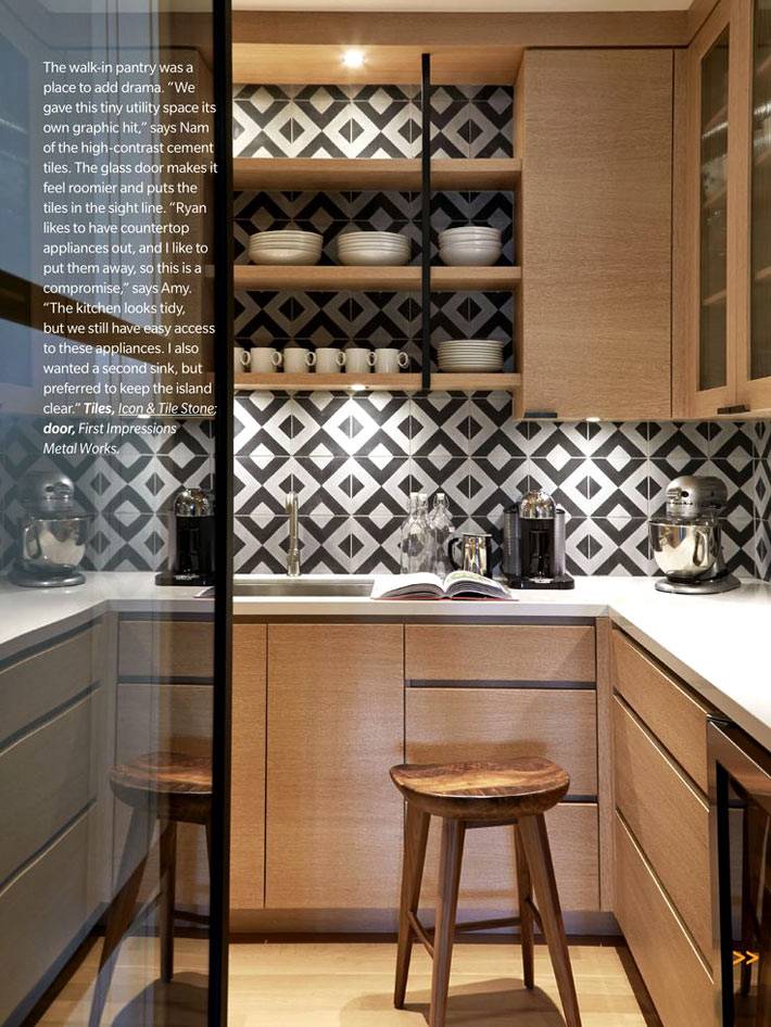 Плитка на кухне с черно-белыми ромбами фото