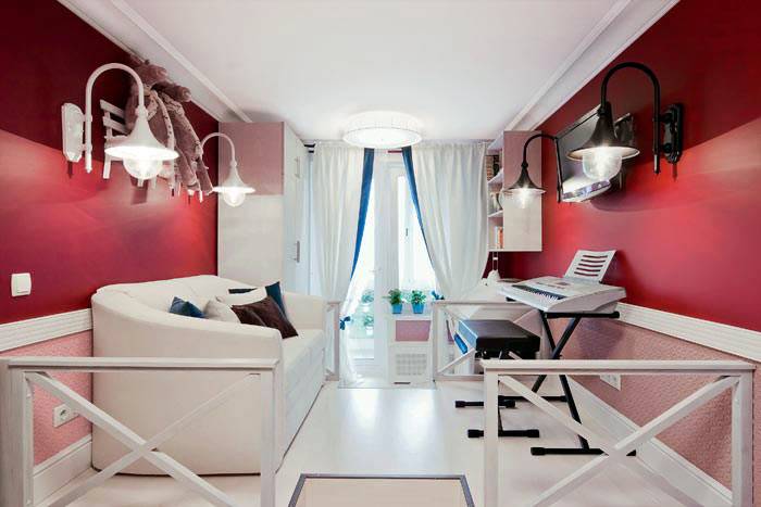 белая мебель на фоне красных стен в интерьере подростковой комнаты