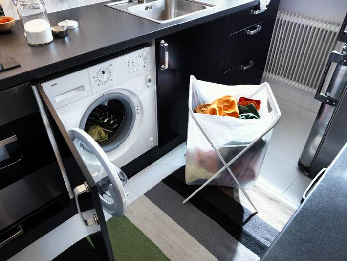 встроенная стиральная машинка на кухне