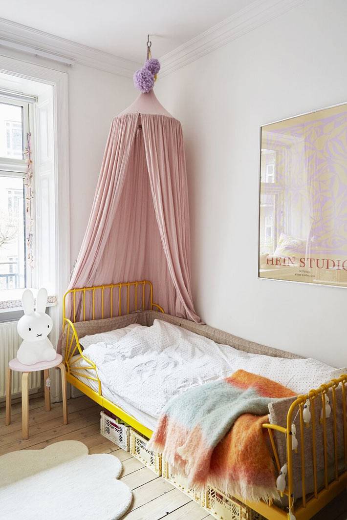 Красочные штрихи в милой квартирке в Копенгагене