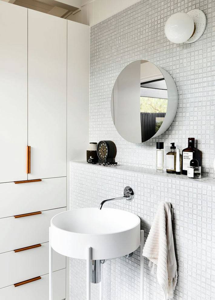 Круглое зеркало - последняя тенденция в дизайне ванной комнаты