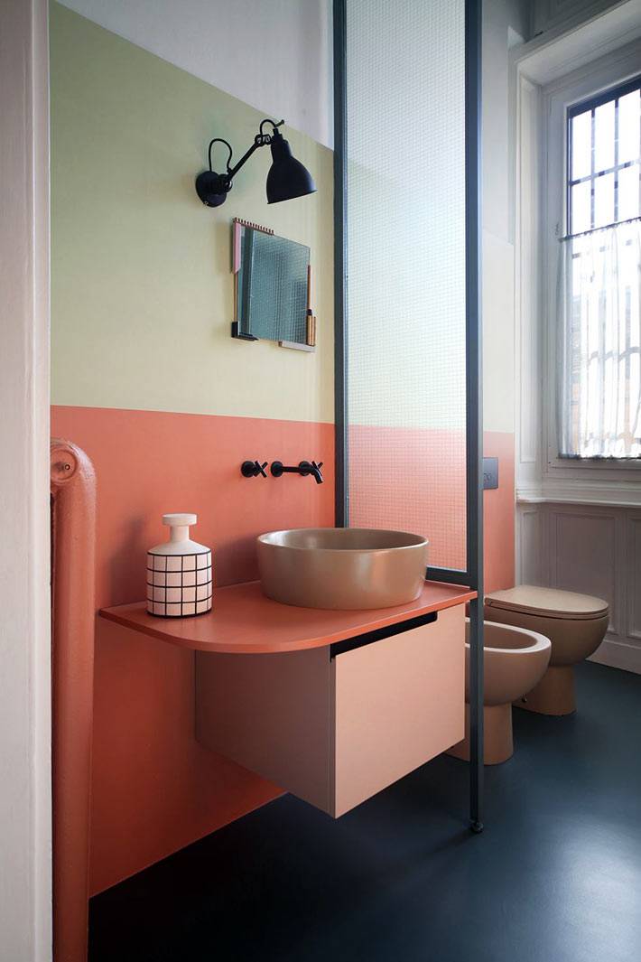13 ванных комнат, которые делают ставку на яркие цвета