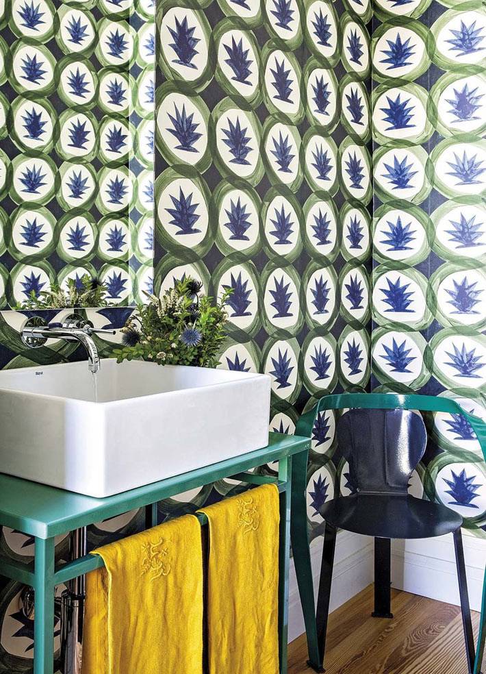 13 ванных комнат, которые делают ставку на яркие цвета