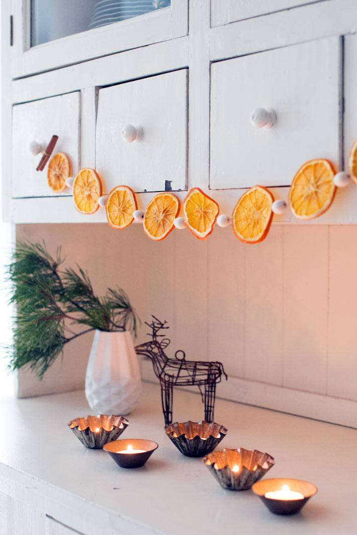 Новогодний декор из сушеных апельсиновых долек