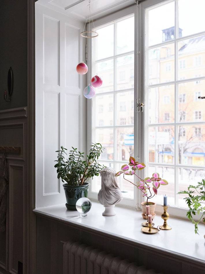 Красочные штрихи в красивой квартире в Стокгольме