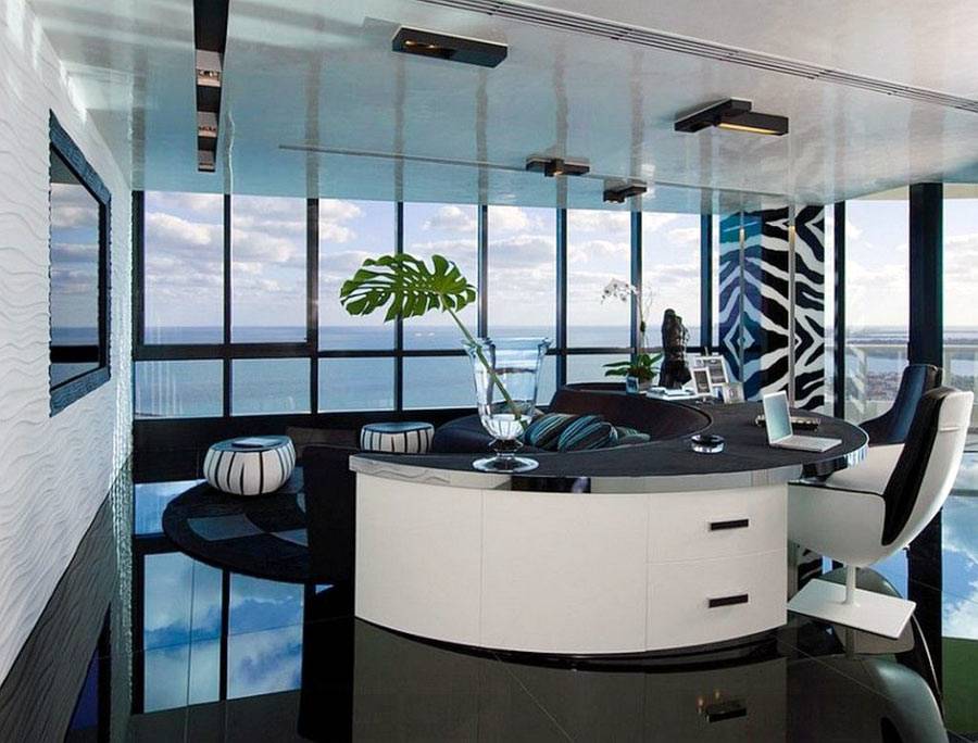 Офис-мечта: рабочее место с видом на море