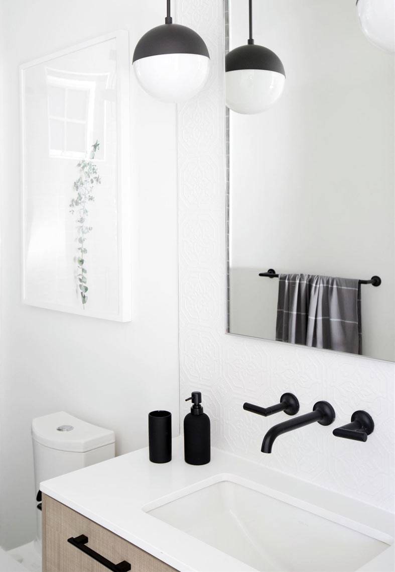 Оформление ванной комнаты с черной сантехникой