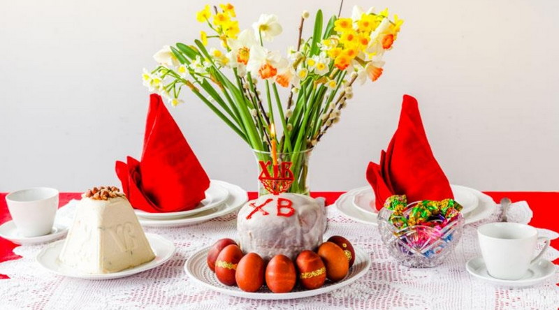 Праздничный декор стола на Пасху - варианты сервировки, выбор скатерти, фото-идеи